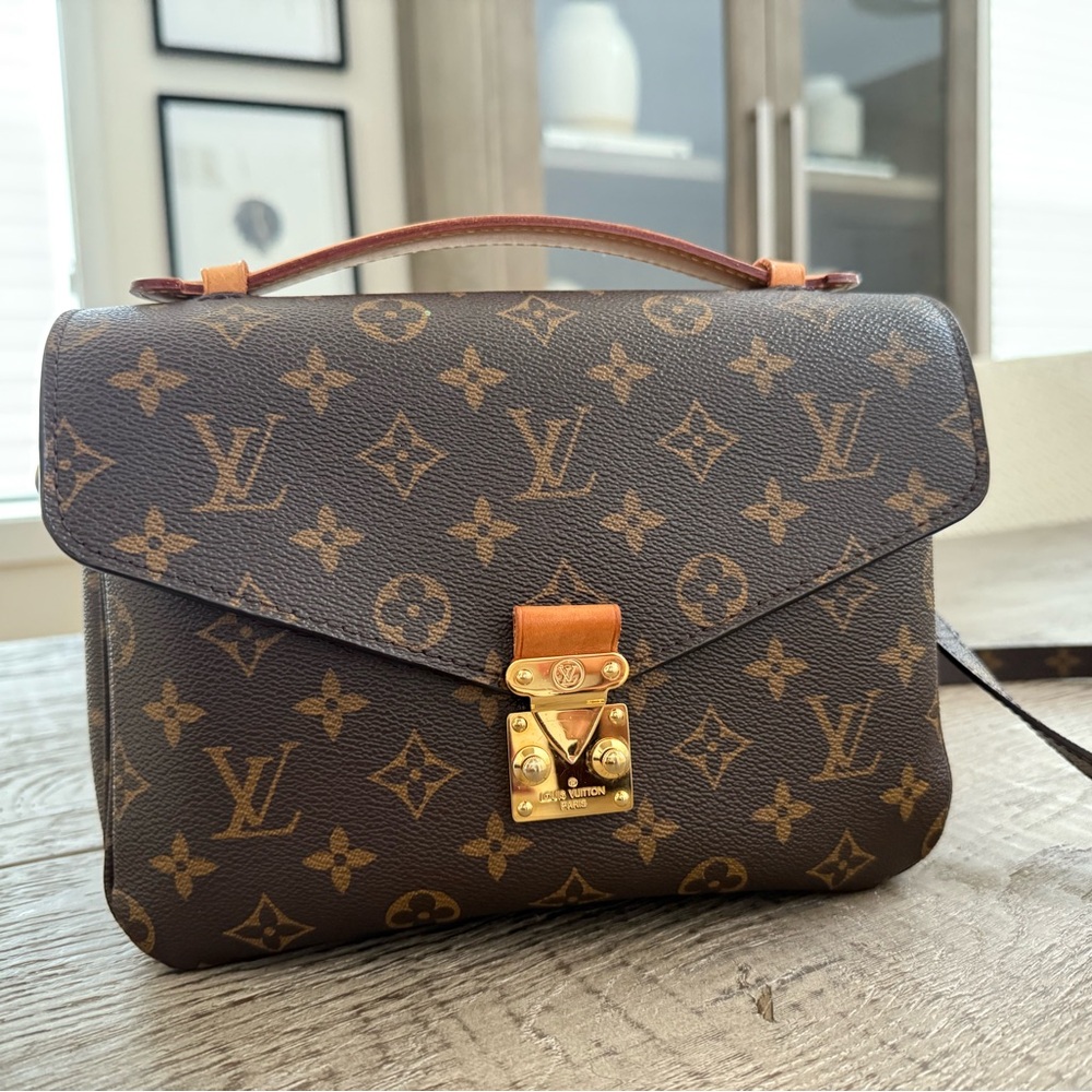 Louis Vuitton Pochette Métis Monogram Crossbody Bag